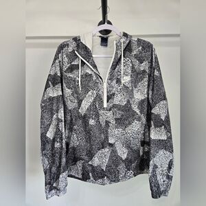 NIKE Women's Black and White Print Popover Hoodie Windbreaker Jacket size me